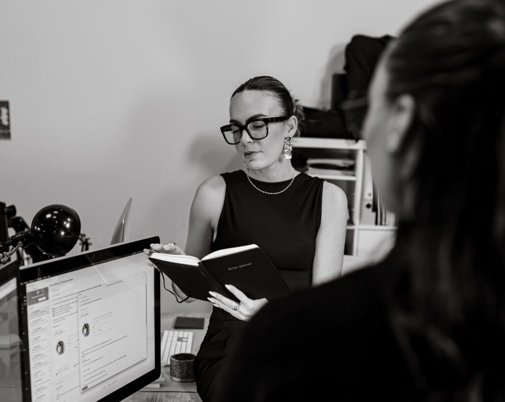 Séance de travail sur ordinateur