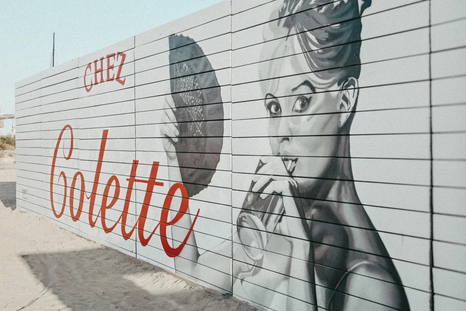 Fresque murale Chez Colette sur la plage